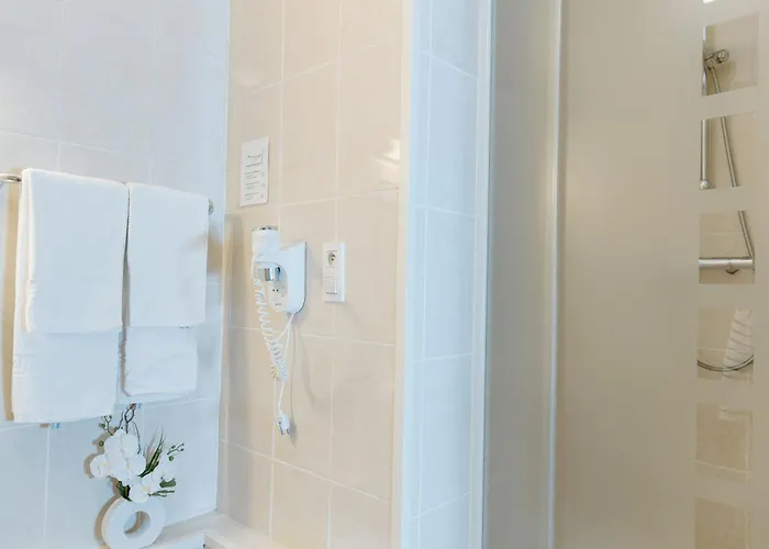 ルー ヴィーヴ ホテル 3*